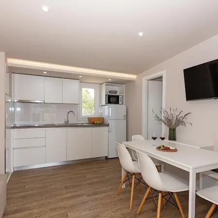Mobile House Kastanjola 비오그라드나모루