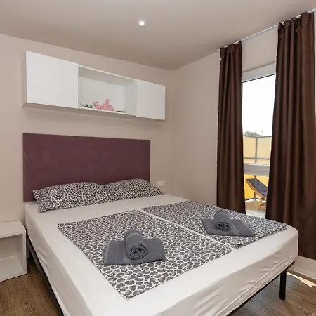 펜션 Mobile House Kastanjola 비오그라드나모루
