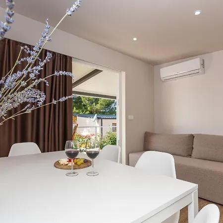 Mobile House Kastanjola 比奥格勒·纳·莫鲁