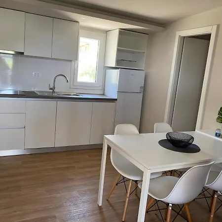 Mobile House Kastanjola 비오그라드나모루